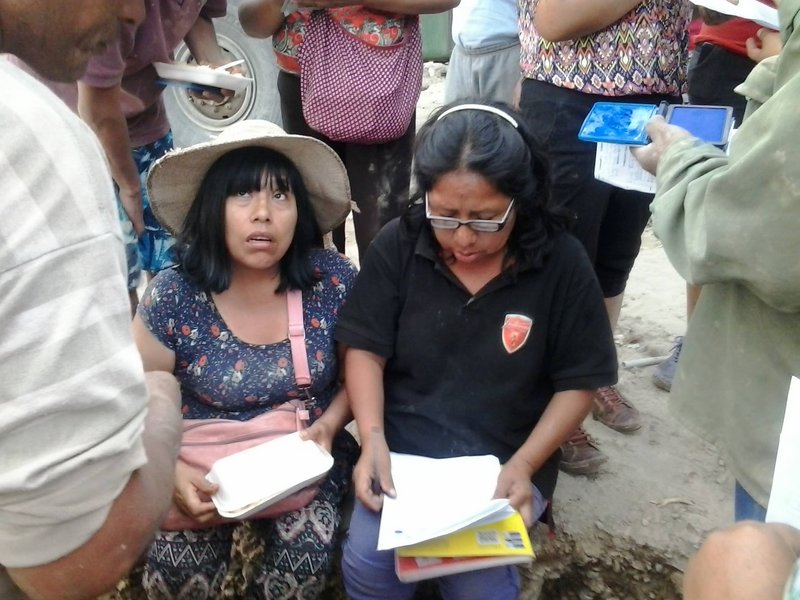 Zwei Frauen mit Hut in Peru