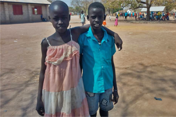 Zwei Mädchen im Südsudan