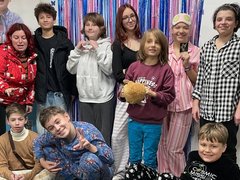  Kinder, die an einem Programm zur psychosozialen Unterstützung teilnehmen 