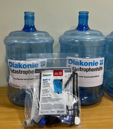 Wasserfilter, die im Erdbebengebiet in Venezuela verteilt werden