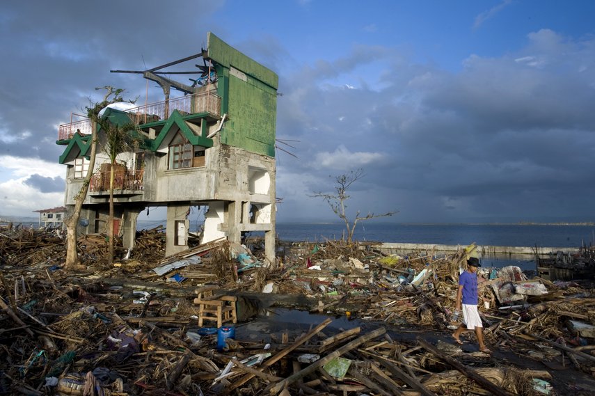 Zerstörungen durch den Taifun Hayan in Tacloban City auf der Insel Leyte, Philippinen.