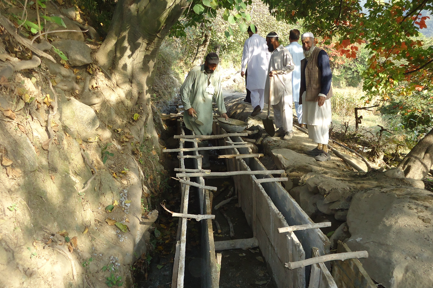 Männer bei Bauarbeiten in Pakistan