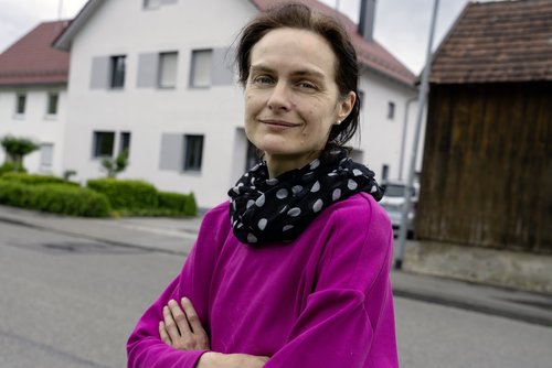 Inge Remmele, eine Betroffene der Hochwasserkatastrophe am 1. Juni 2024 in Babenhausen (Schwaben). 