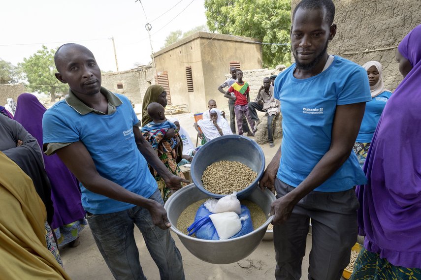 Verteilung von Hirse und Bohnen im Niger.