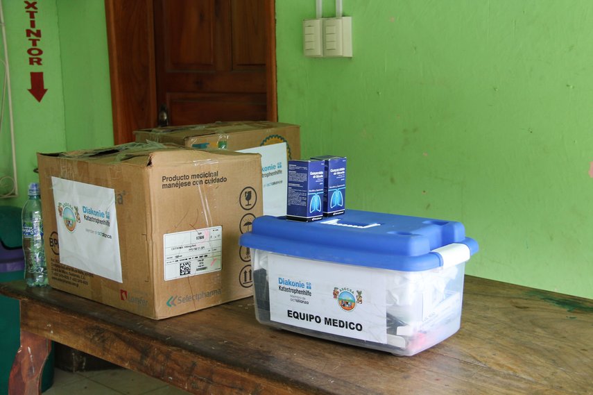Kiste und Kartons mit Medizin in Guatemala