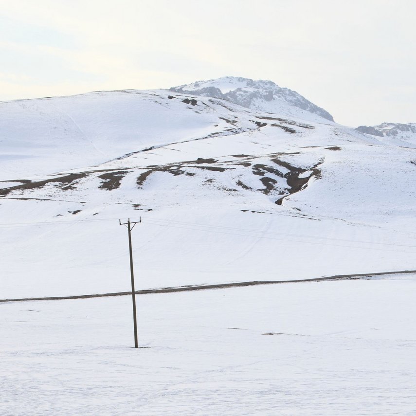 geschlossene Schneedecke im Winter Schnee und Eisglätte