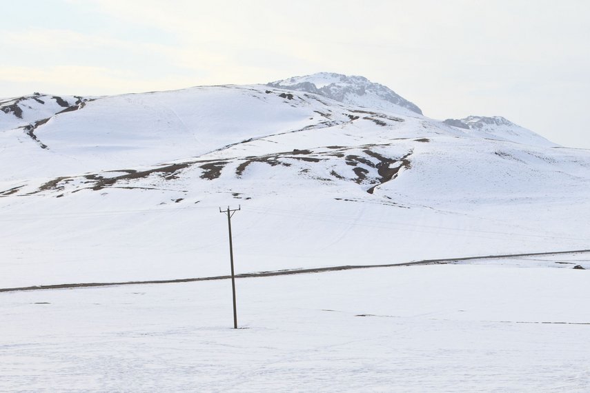geschlossene Schneedecke im Winter Schnee und Eisglätte