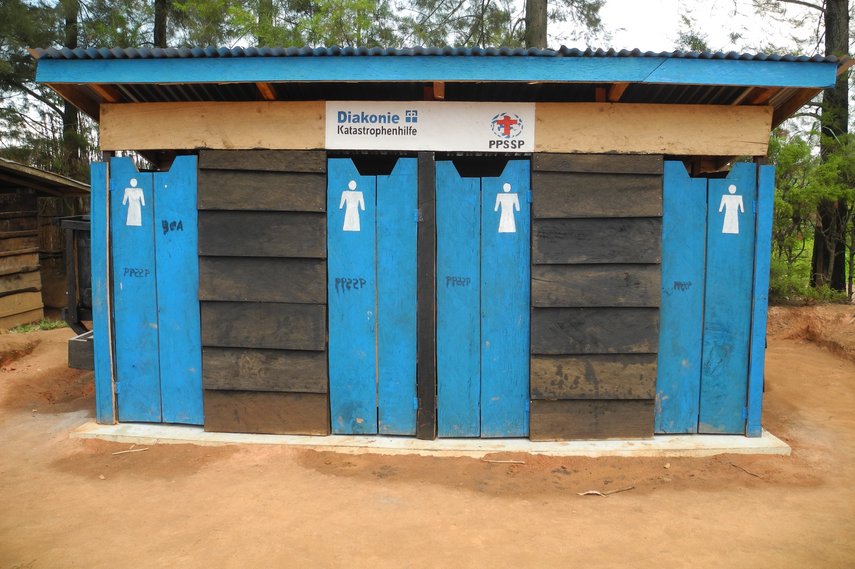 Getrennte Toiletten für Frau und Mann in der DR Kongo.