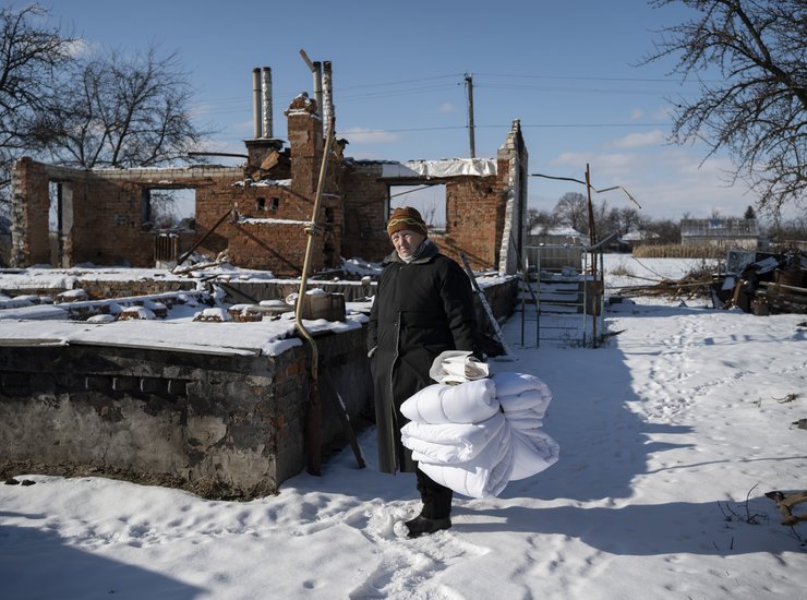 Anna Yurchenko zeigt ihr zerstörtes Haus